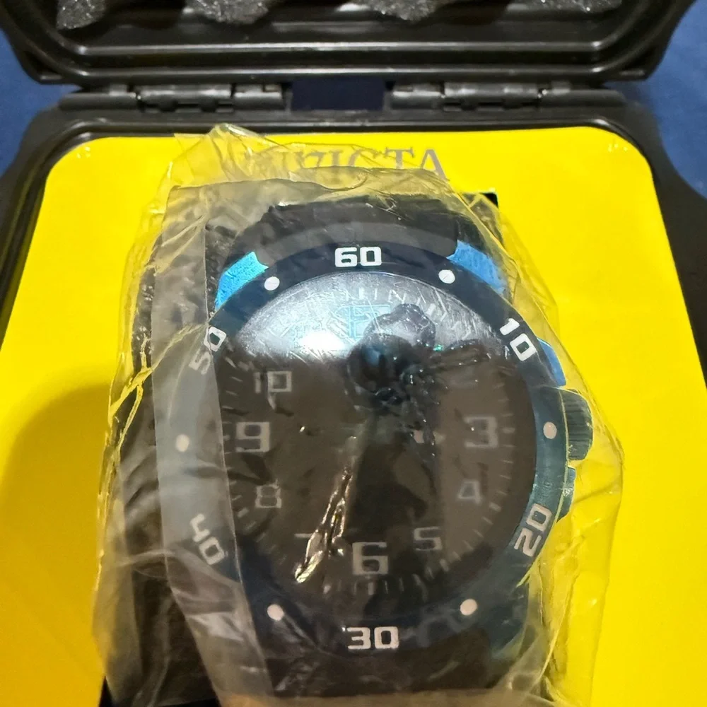 Invicta Sea Spider Blue and Black Watch RARE! - Picture 5 of 5